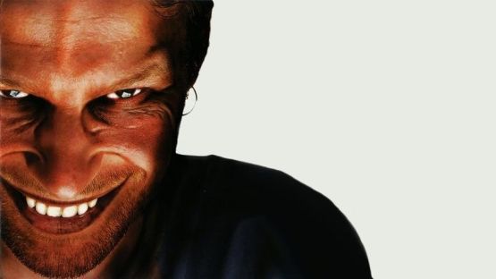 Aphex Twin – Blackbox Life Recorder 21f / in a room7 F760