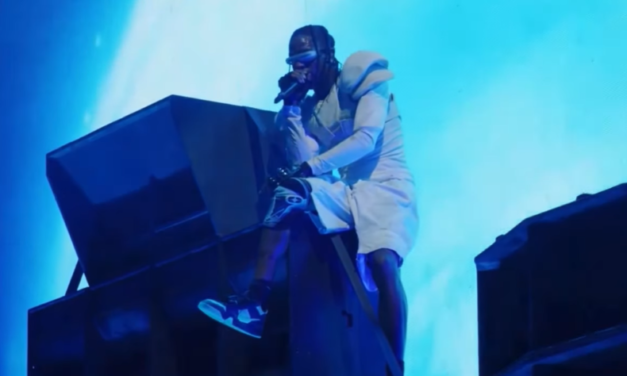 Guarda Kanye West raggiungere sul palco Travis Scott al concerto del Circo Massimo di Roma