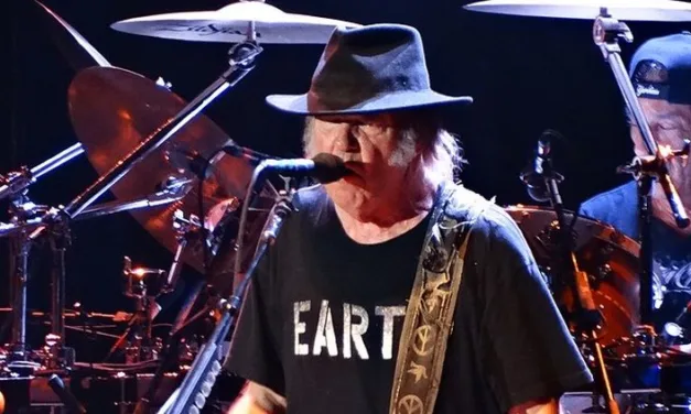 Guarda Neil Young live al Roxy Theater di Los Angeles ripescare gli album “Tonight’s the Night” e “Everybody Knows This Is Nowhere”