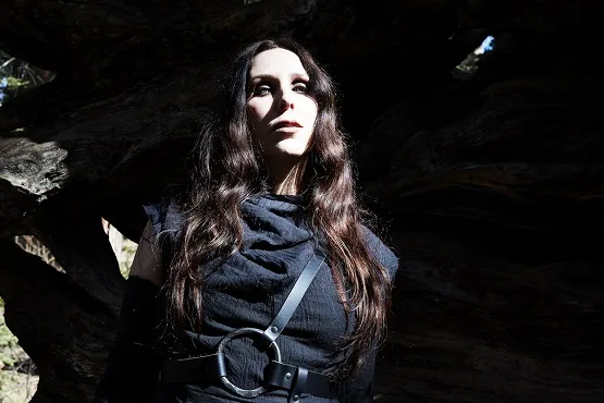 Chelsea Wolfe – She Reaches Out To She Reaches Out To She