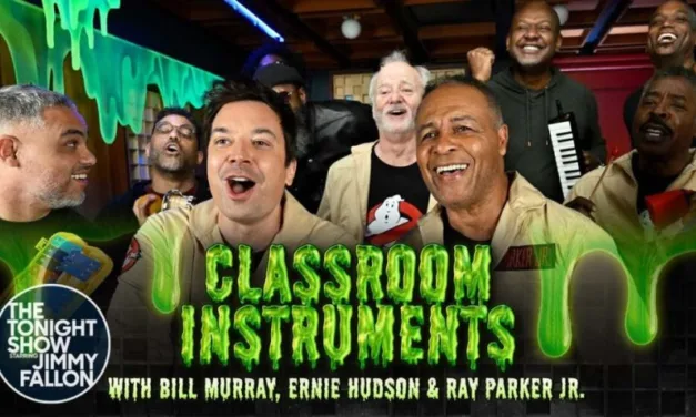 Al Tonight Show di Jimmy Fallon, Ray Parker Jr. riprende in mano la sua “Ghostbusters” con ospiti proprio gli acchiappafantasmi