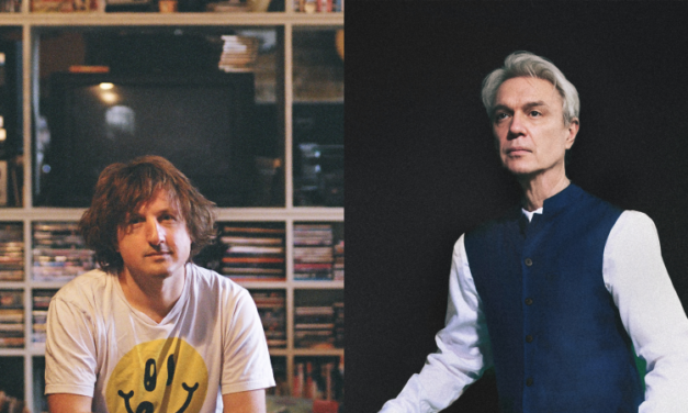 David Byrne e Daniel Pemberton condividono il singolo “Let Me Sell You A Dream”